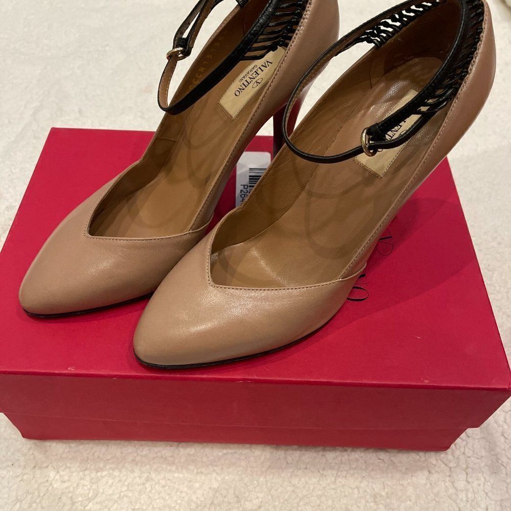 Valentino Ocre heel - Picture 8 of 9